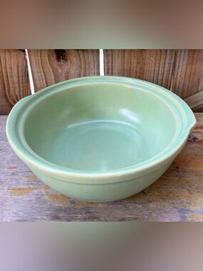 Vintage La Solana Mid Century Light Green Ceramic Casserole Dish Size 8 5/8”